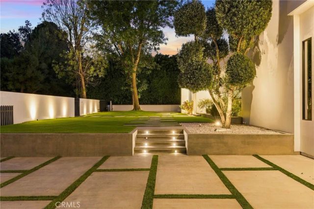 20141 Wells Drive, Woodland Hills, CA 91364