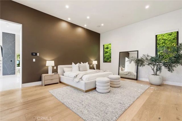 20141 Wells Drive, Woodland Hills, CA 91364