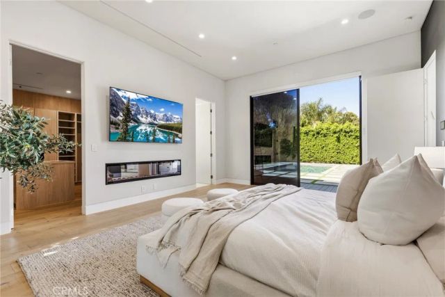 20141 Wells Drive, Woodland Hills, CA 91364