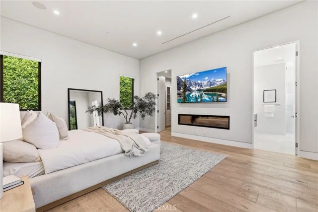 20141 Wells Drive, Woodland Hills, CA 91364