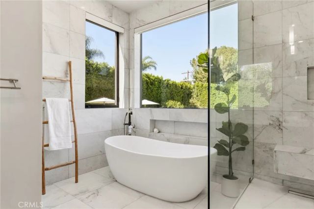20141 Wells Drive, Woodland Hills, CA 91364