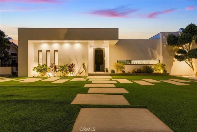 20141 Wells Drive, Woodland Hills, CA 91364