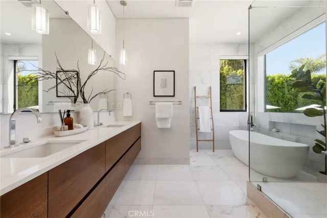 20141 Wells Drive, Woodland Hills, CA 91364