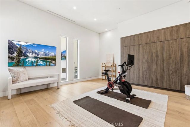 20141 Wells Drive, Woodland Hills, CA 91364
