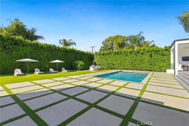 20141 Wells Drive, Woodland Hills, CA 91364