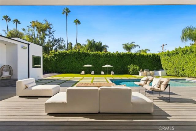 20141 Wells Drive, Woodland Hills, CA 91364