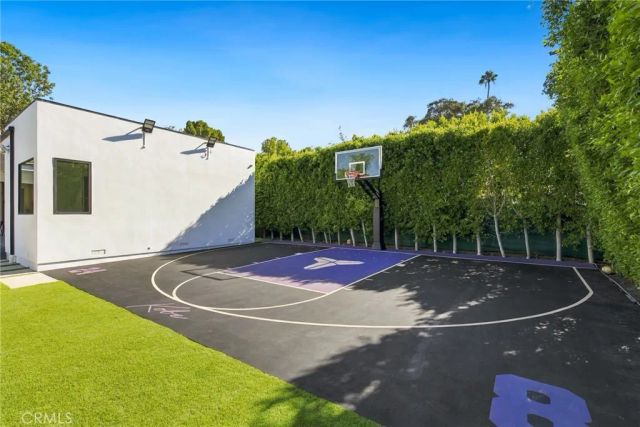 20141 Wells Drive, Woodland Hills, CA 91364