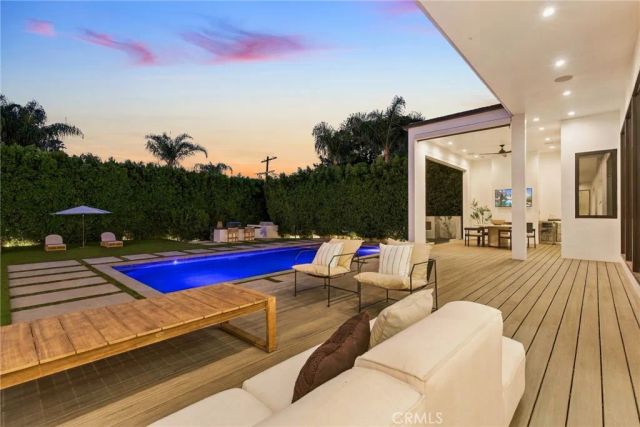 20141 Wells Drive, Woodland Hills, CA 91364