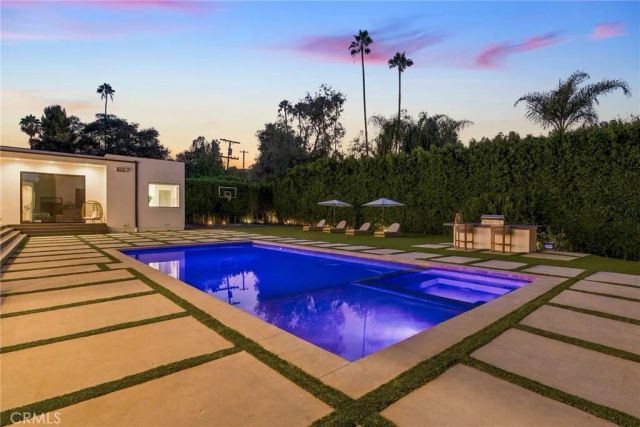 20141 Wells Drive, Woodland Hills, CA 91364