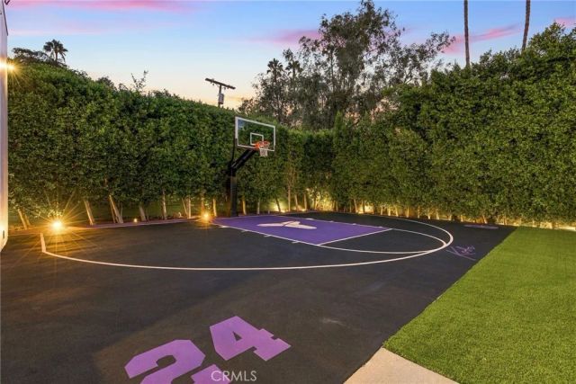 20141 Wells Drive, Woodland Hills, CA 91364