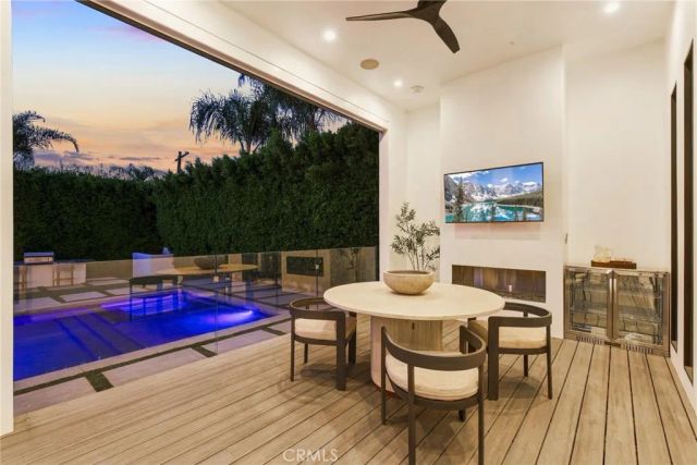 20141 Wells Drive, Woodland Hills, CA 91364