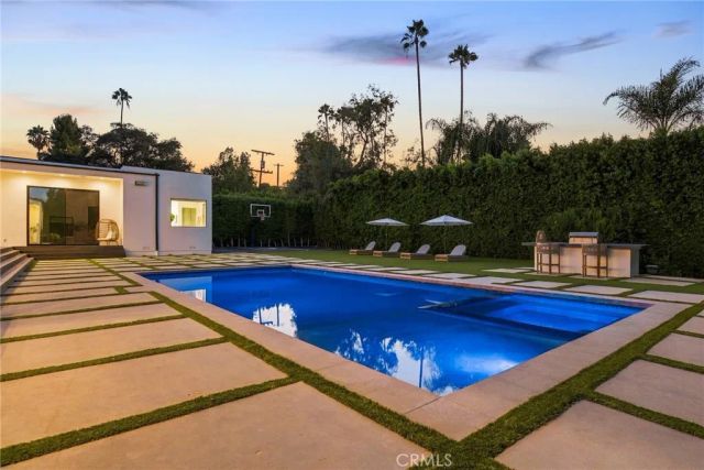 20141 Wells Drive, Woodland Hills, CA 91364