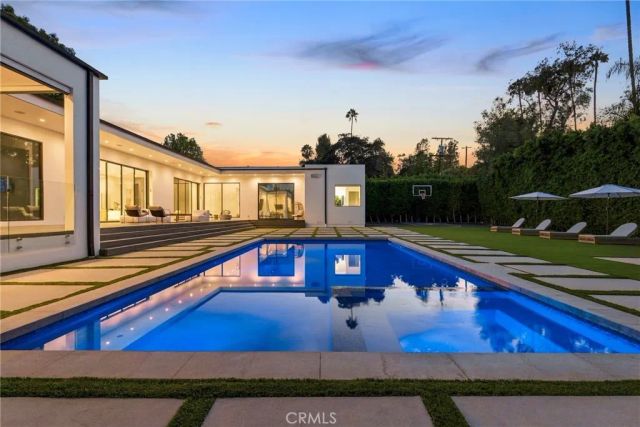 20141 Wells Drive, Woodland Hills, CA 91364