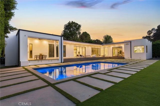 20141 Wells Drive, Woodland Hills, CA 91364