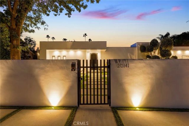 20141 Wells Drive, Woodland Hills, CA 91364