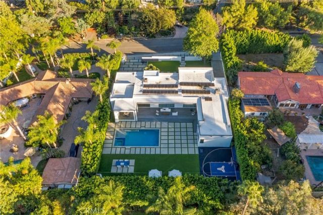 20141 Wells Drive, Woodland Hills, CA 91364