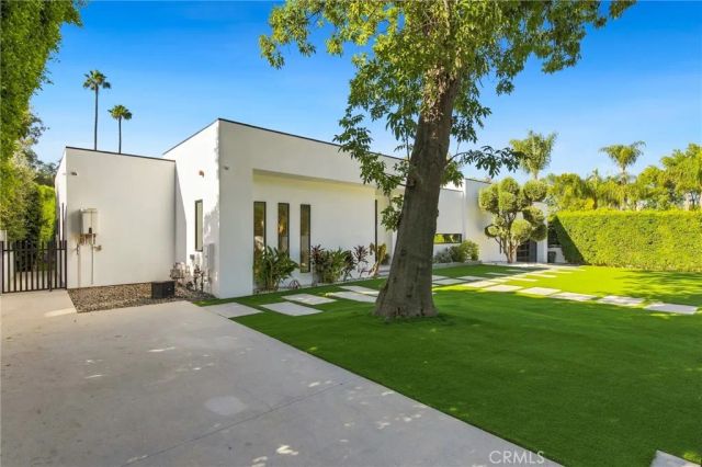 20141 Wells Drive, Woodland Hills, CA 91364