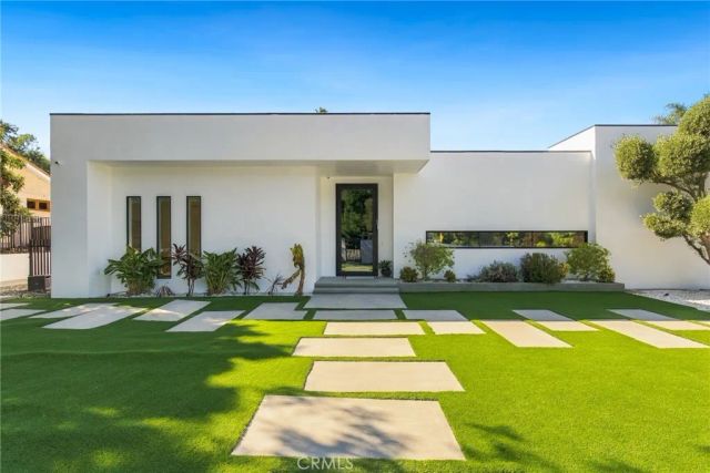 20141 Wells Drive, Woodland Hills, CA 91364