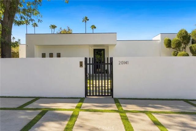 20141 Wells Drive, Woodland Hills, CA 91364