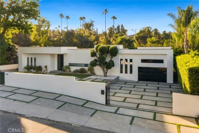 20141 Wells Drive, Woodland Hills, CA 91364