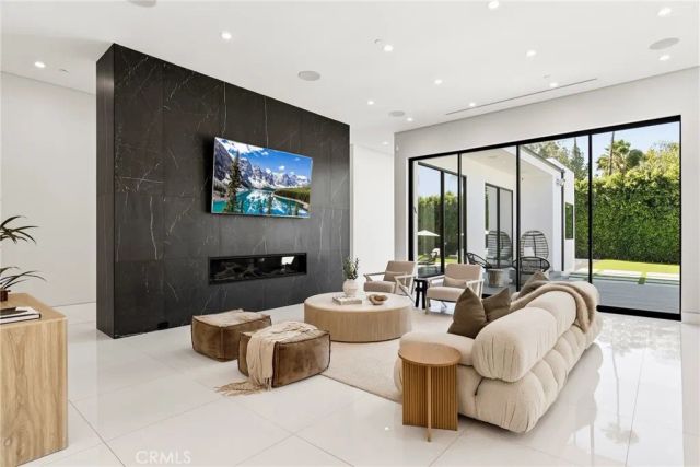 20141 Wells Drive, Woodland Hills, CA 91364