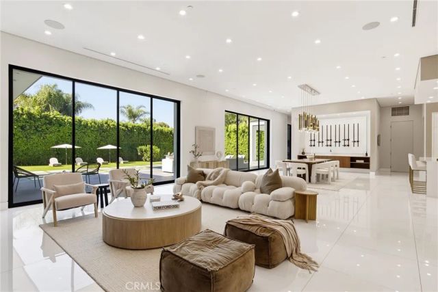 20141 Wells Drive, Woodland Hills, CA 91364