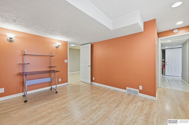 1875 S 131st Avenue, Omaha, NE 68144