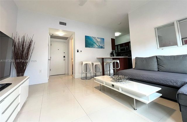 1100 Collins Ave 303, Miami Beach, FL 33139