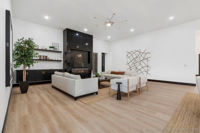 6678 E 123rd Place S, Bixby, OK 74008