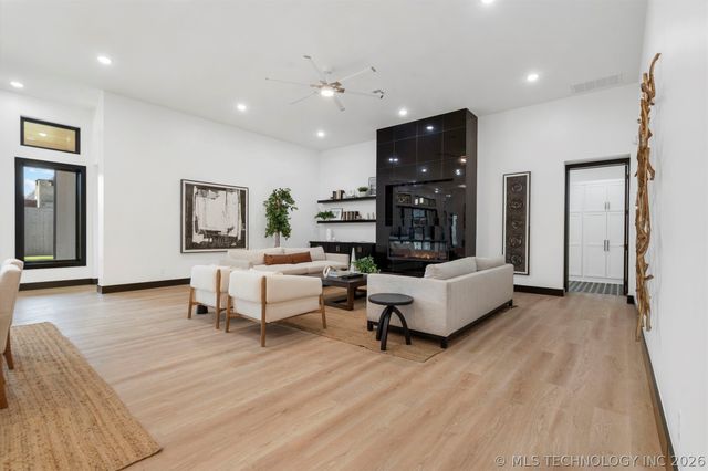 6678 E 123rd Place S, Bixby, OK 74008
