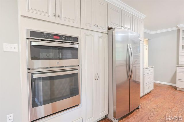 563 Apex Drive, Crestwood, MO 63126