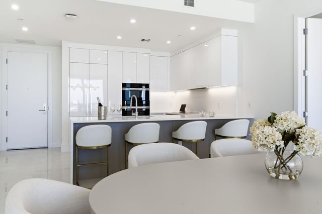 220 Lake Shore Drive 1205, Lake Park, FL 33403