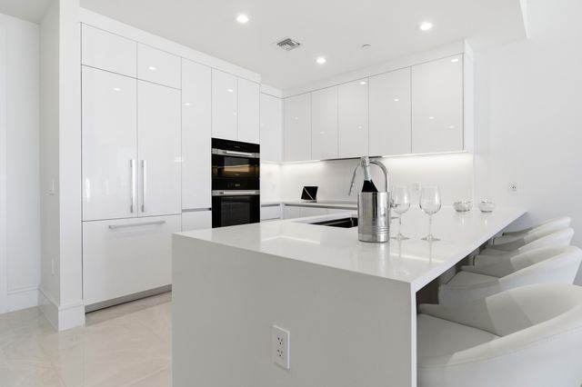 220 Lake Shore Drive 1205, Lake Park, FL 33403