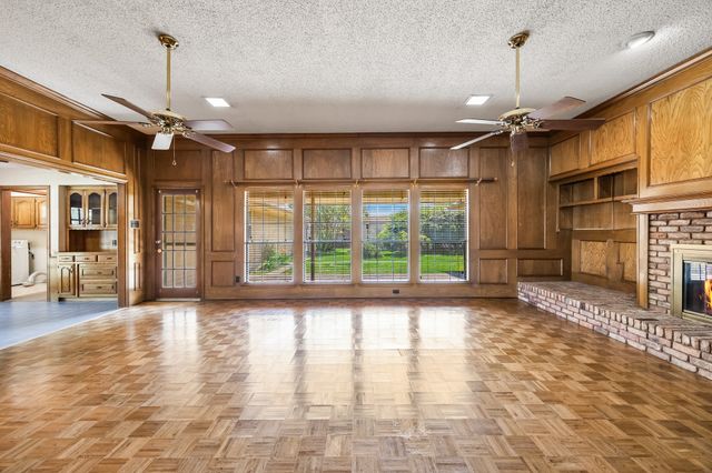 2106 Meadowview Circle, Garland, TX 75043