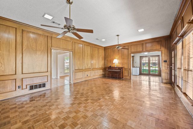 2106 Meadowview Circle, Garland, TX 75043