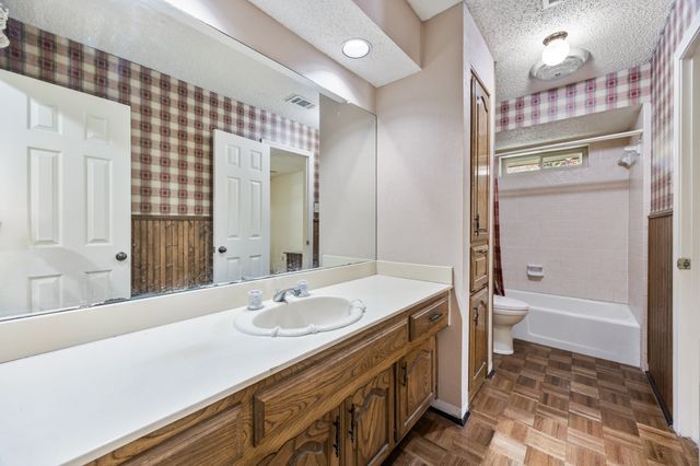 2106 Meadowview Circle, Garland, TX 75043