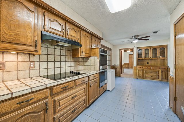 2106 Meadowview Circle, Garland, TX 75043