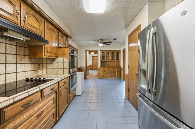 2106 Meadowview Circle, Garland, TX 75043