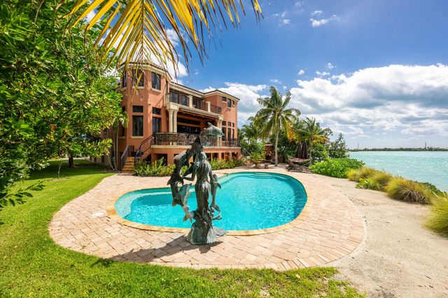 30 Cannon Royal Drive, Shark Key, FL 33040