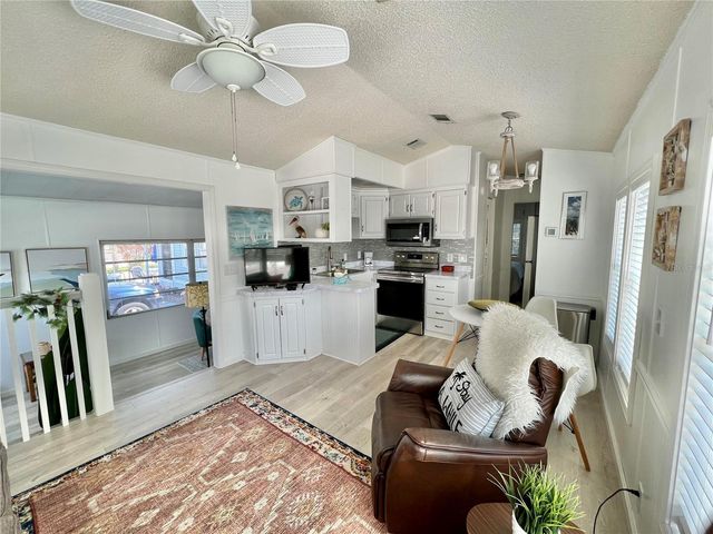 9000 US HIGHWAY 192 929, Clermont, FL 34714