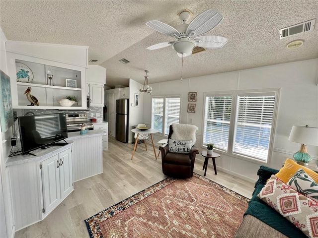 9000 US HIGHWAY 192 929, Clermont, FL 34714