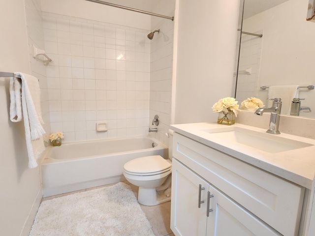 2060 Greenview Shores Boulevard 305, Wellington, FL 33414