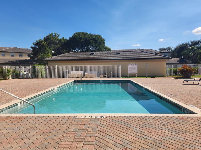 2060 Greenview Shores Boulevard 305, Wellington, FL 33414