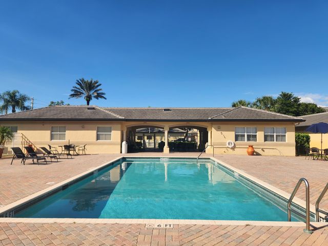 2060 Greenview Shores Boulevard 305, Wellington, FL 33414