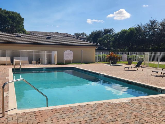 2060 Greenview Shores Boulevard 305, Wellington, FL 33414