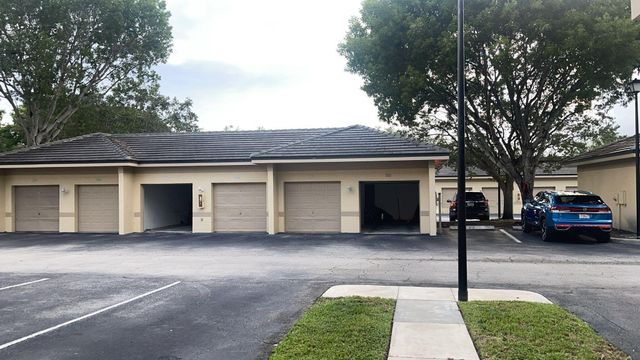 2060 Greenview Shores Boulevard 305, Wellington, FL 33414