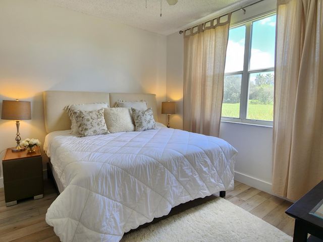 2060 Greenview Shores Boulevard 305, Wellington, FL 33414