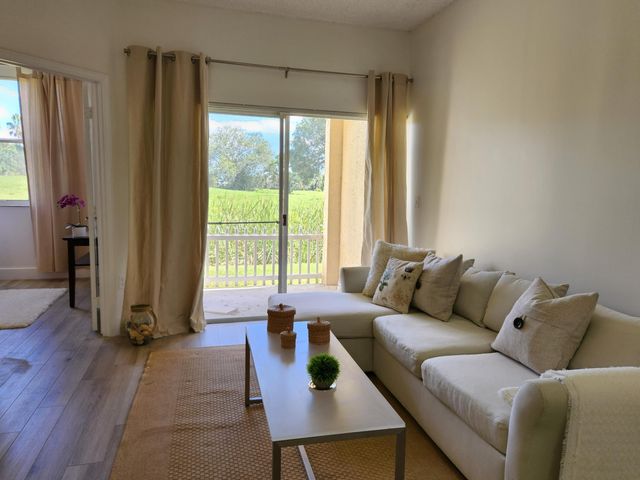 2060 Greenview Shores Boulevard 305, Wellington, FL 33414