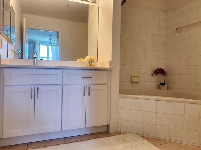 2060 Greenview Shores Boulevard 305, Wellington, FL 33414