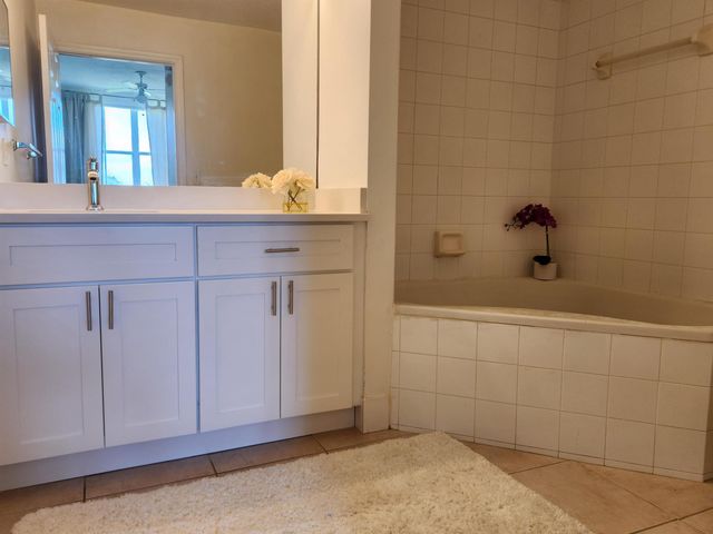 2060 Greenview Shores Boulevard 305, Wellington, FL 33414